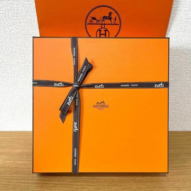 Hermes(エルメス)の【レッド 2枚】エルメス ラリー 24 オーバルプレート 22cm インテリア/住まい/日用品のキッチン/食器(食器)の商品写真