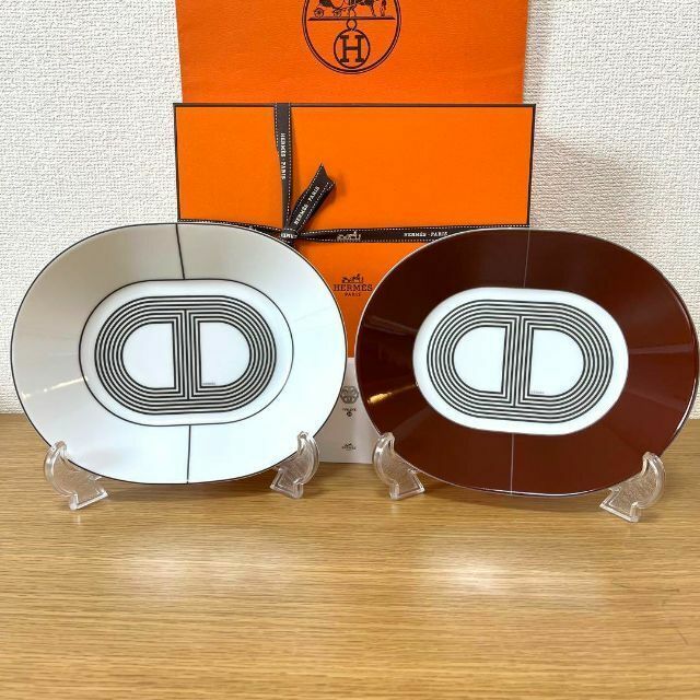 Hermes(エルメス)の【レッド 2枚】エルメス ラリー 24 オーバルプレート 22cm インテリア/住まい/日用品のキッチン/食器(食器)の商品写真