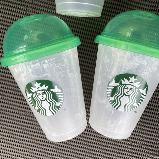 Starbucks Coffee(スターバックスコーヒー)の新品　スターバックス　リユーザブルカップ　コールドカップ　4個 インテリア/住まい/日用品のキッチン/食器(タンブラー)の商品写真