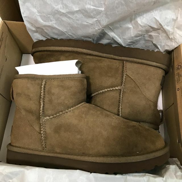 33611タ　UGG　ムートンブーツ 　 CLASSIC MINI 2 6