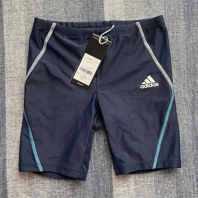 adidas(アディダス)のadidas スクール水着　 キッズ/ベビー/マタニティのキッズ服男の子用(90cm~)(水着)の商品写真