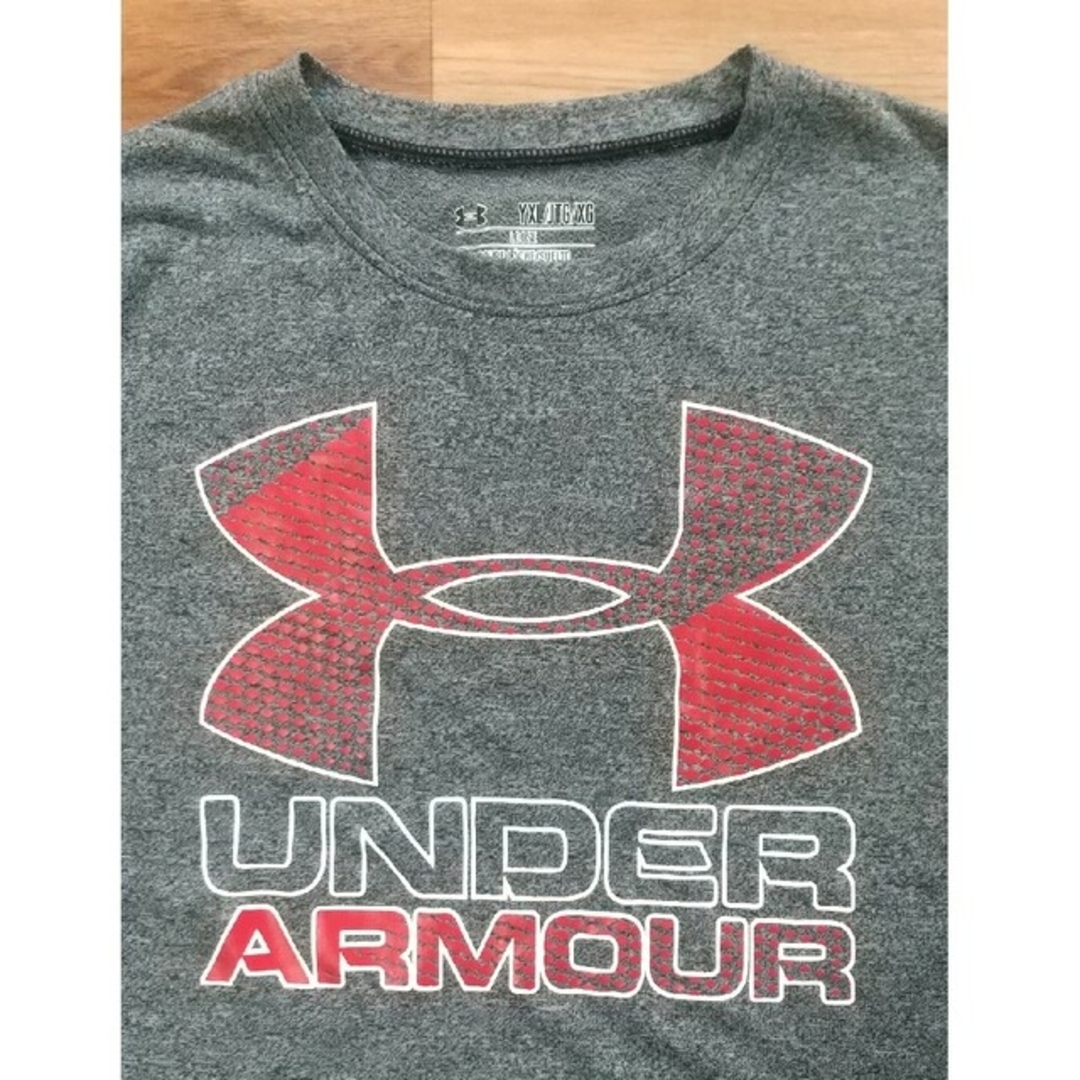 UNDER ARMOUR(アンダーアーマー)のアンダーアーマー YXL(160cm) Tシャツ キッズ/ベビー/マタニティのキッズ服男の子用(90cm~)(Tシャツ/カットソー)の商品写真