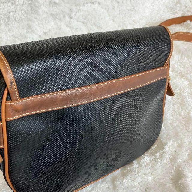 LONGCHAMP(ロンシャン)のLONGCHAMPロンシャン　レザーショルダーバッグ  フラップ　ブラック レディースのバッグ(ショルダーバッグ)の商品写真