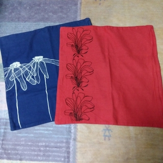 ベルメゾン(ベルメゾン)のクッションカバー　2枚セット　花・刺繍(クッションカバー)
