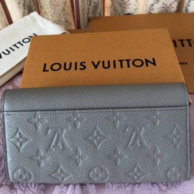 LOUIS VUITTON(ルイヴィトン)のポルトフォイユサラ　財布 レディースのファッション小物(財布)の商品写真