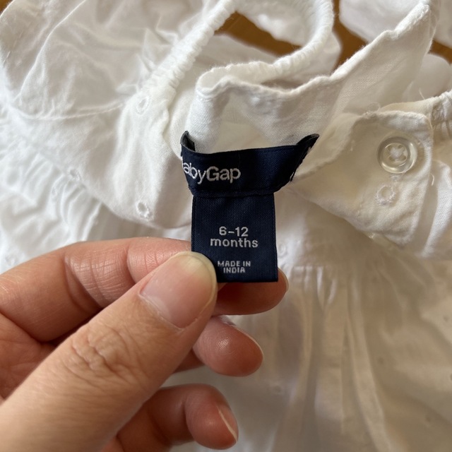 babyGAP(ベビーギャップ)のbabyGap 白 ワンピース 70cm キッズ/ベビー/マタニティのベビー服(~85cm)(ワンピース)の商品写真