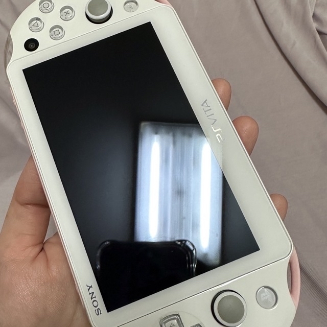 PlayStation Vita(プレイステーションヴィータ)のPlayStation vita ソフト3本付 エンタメ/ホビーのゲームソフト/ゲーム機本体(携帯用ゲーム機本体)の商品写真