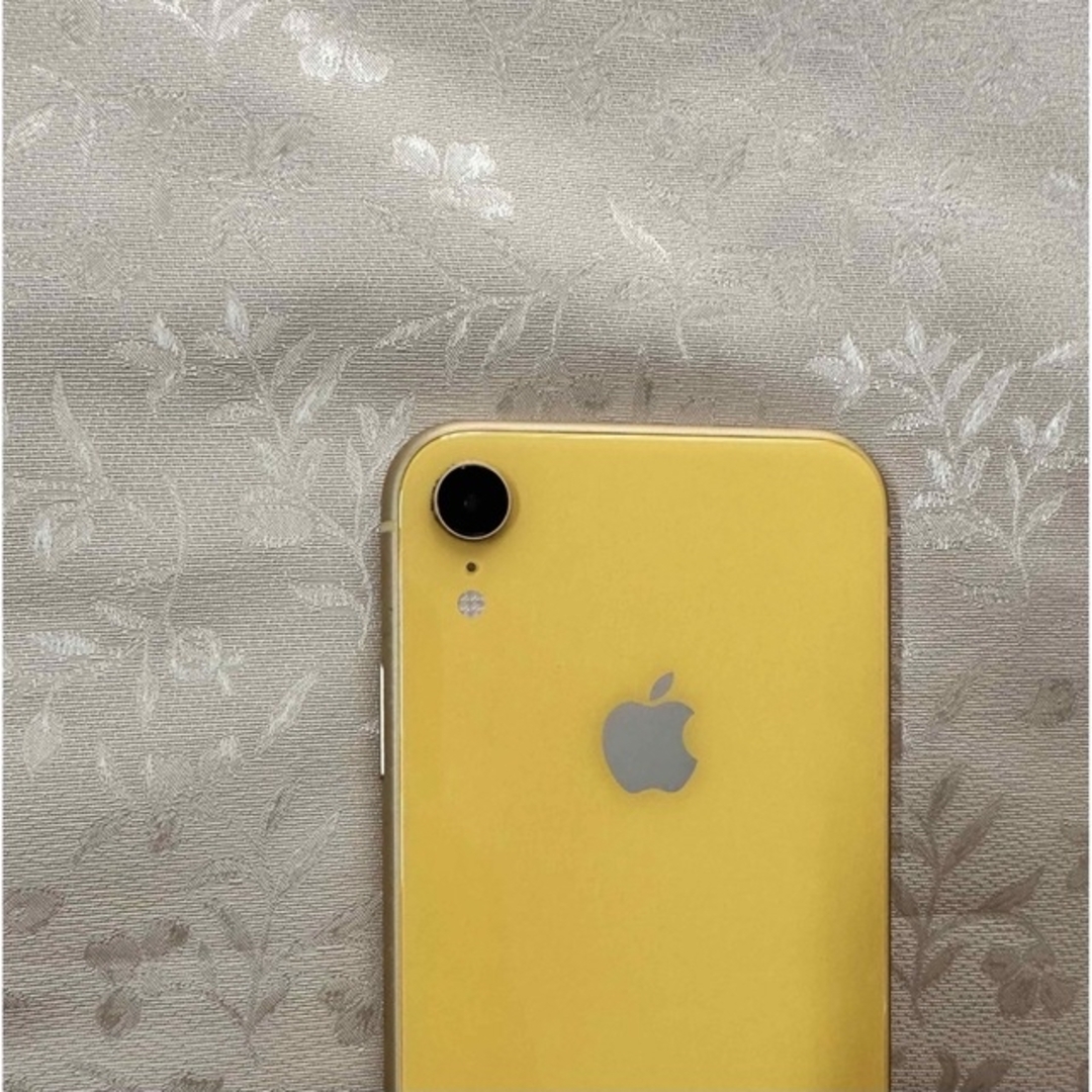 iPhone(アイフォーン)のiPhone XR Yellow 256 GB UQ mobile スマホ/家電/カメラのスマートフォン/携帯電話(スマートフォン本体)の商品写真