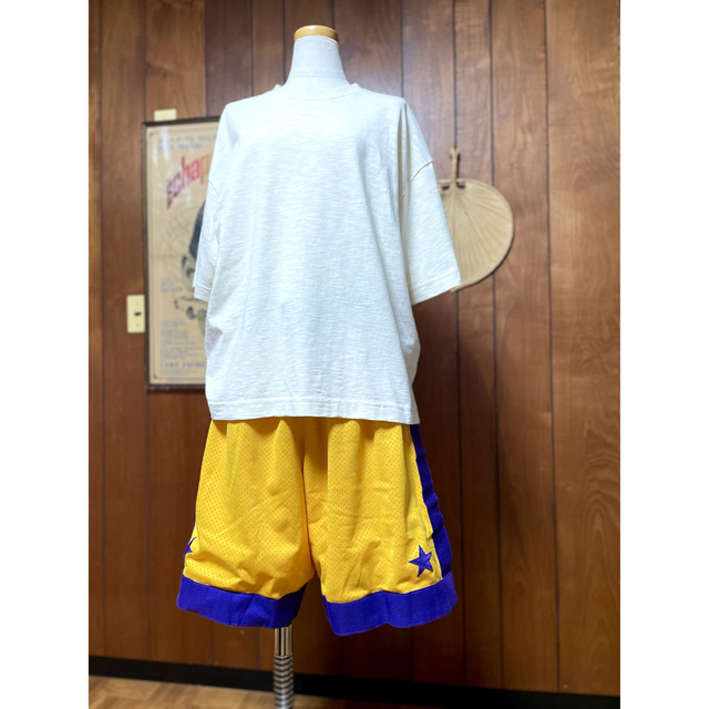 NIKE(ナイキ)のvintage 90s nike NBA ロサンゼルスレイカーズ　パンツ メンズのパンツ(ショートパンツ)の商品写真