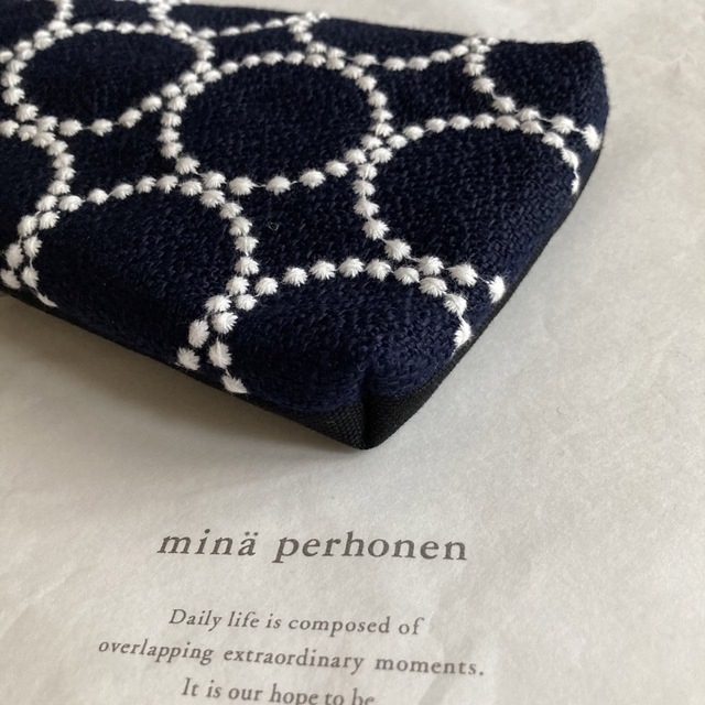 mina perhonen(ミナペルホネン)のハンドメイド　スマホポーチ　ミナペルホネン　タンバリン ハンドメイドのファッション小物(ポーチ)の商品写真