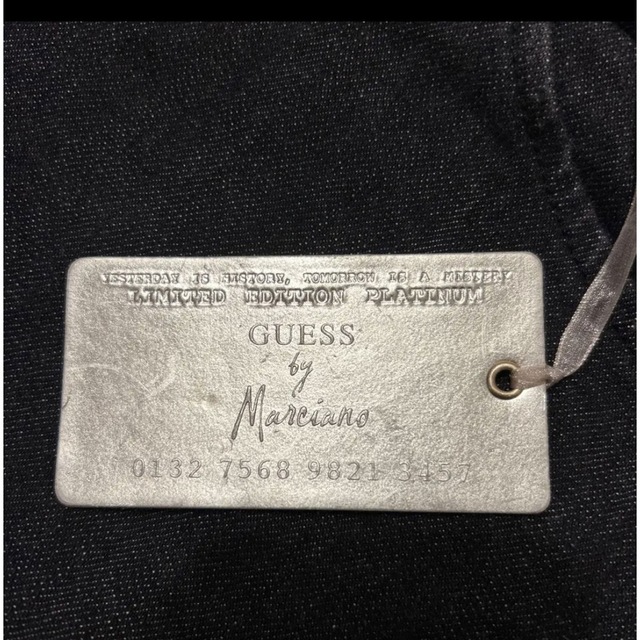 GUESS(ゲス)の❤︎新品❤︎ GUESS by MARCIANO クロップドデニム レディースのパンツ(デニム/ジーンズ)の商品写真