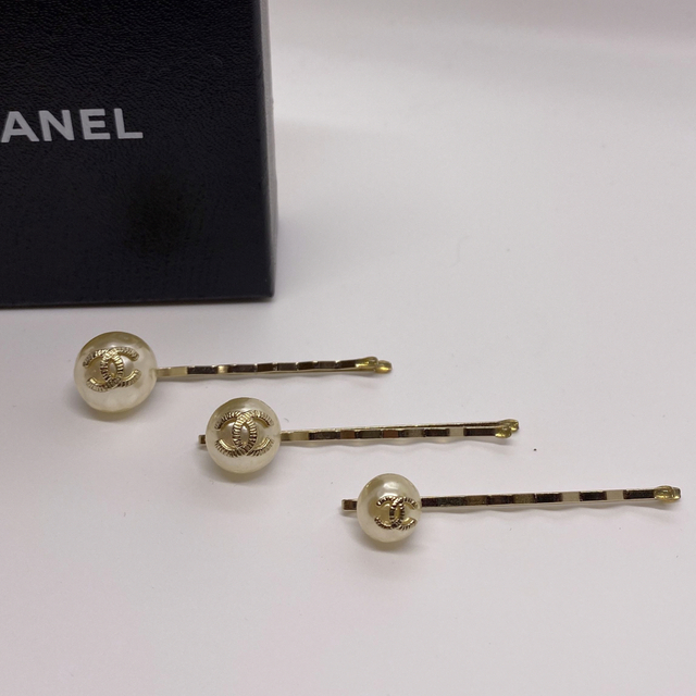 CHANEL(シャネル)の［正規品］CHANEL ヘアピン　3本セット　美品 レディースのヘアアクセサリー(ヘアピン)の商品写真