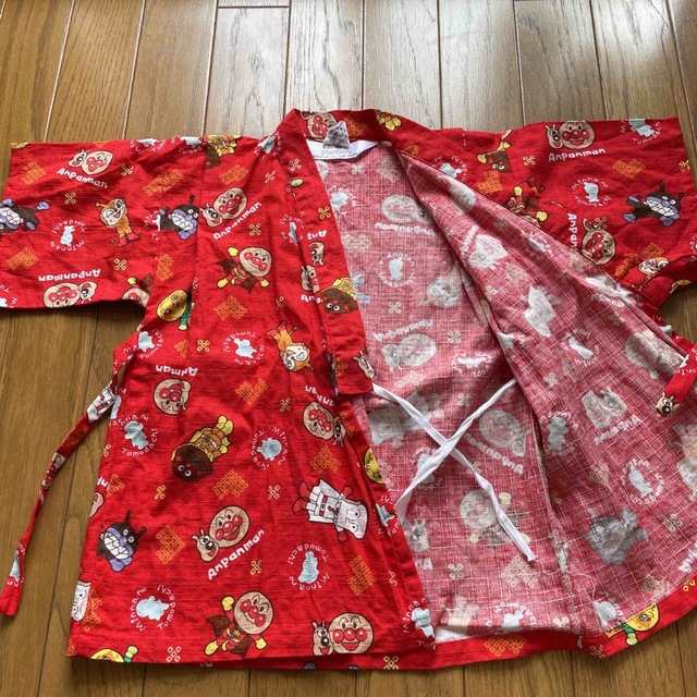 子供服　甚平　アンパンマン　赤　110サイズ　夏祭り キッズ/ベビー/マタニティのキッズ服女の子用(90cm~)(甚平/浴衣)の商品写真