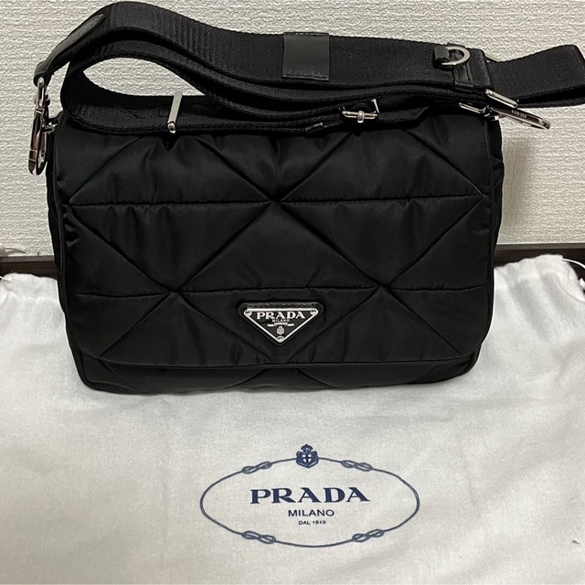 PRADA ナイロン キルティング ショルダーバッグ　パデッドナイロン