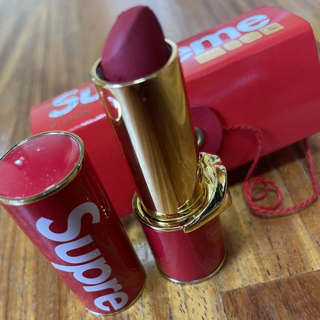 Supreme lip 口紅