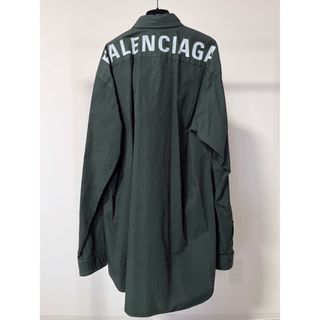 バレンシアガ(Balenciaga)の★ 新品未使用　BALENCIAGA バックロゴシャツ　★(シャツ)