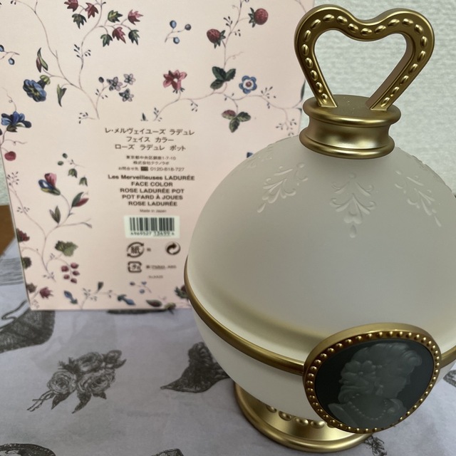 Les Merveilleuses LADUREE(レメルヴェイユーズラデュレ)の★なな様専用★ラデュレ　フェイスカラー　ポット　チーク　ブラシ　セット コスメ/美容のベースメイク/化粧品(チーク)の商品写真