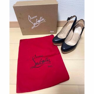 クリスチャンルブタン(Christian Louboutin)の人気　完売　クリスチャンルブタン　スタッズ　コルク　サンダル　美脚　厚底ウエッジ(ハイヒール/パンプス)