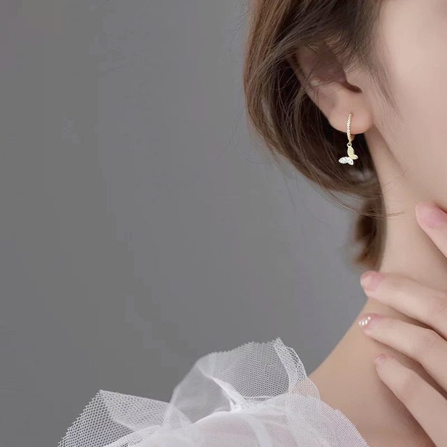 AHKAH(アーカー)のbutterfly zirconia hoop pierce s925/18k レディースのアクセサリー(ピアス)の商品写真