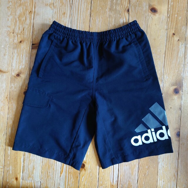 adidas(アディダス)のadidas　ショートパンツ　黒　男の子　140cm キッズ/ベビー/マタニティのキッズ服男の子用(90cm~)(パンツ/スパッツ)の商品写真