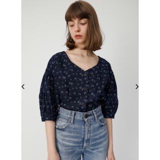 MOUSSY TINY FLOWER ブラウス マウジー ネイビー (シャツ/ブラウス(半袖/袖なし))