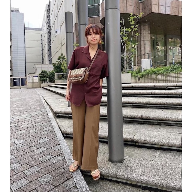 moussy(マウジー)のMOUSSY OPEN COLLAR シャツ ブラウン マウジー 開襟シャツ レディースのトップス(シャツ/ブラウス(半袖/袖なし))の商品写真