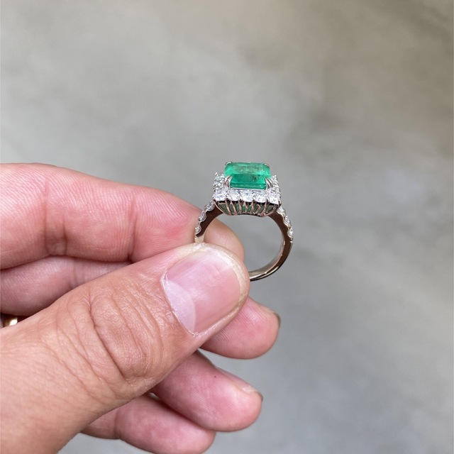 9.7g★3.78ct★✨大粒エメラルド1.1ctダイヤモンドプラチナリング指輪