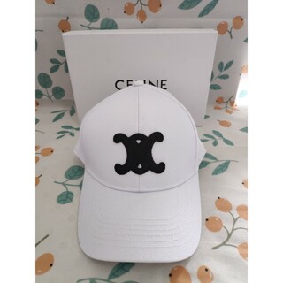 celine - 人気完売品✨セリーヌ　ღキャップ　ホワイト　新品未使用　帽子