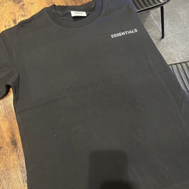 エッセンシャルズ　Tシャツ　カットソー　ブラック　Mサイズ