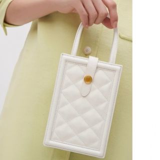 チャールズアンドキース(Charles and Keith)のラス1日本未入荷！スマホケース2way ホワイト(ショルダーバッグ)