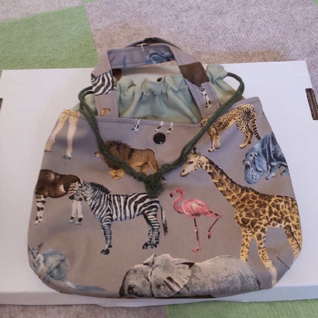 巾着バッグ　ミニバッグ　トートバッグ　ハンドメイド　サファリ　アニマル ハンドメイドのファッション小物(バッグ)の商品写真