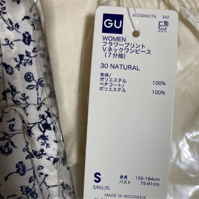 GU(ジーユー)のGUフラワーワンピース レディースのワンピース(ロングワンピース/マキシワンピース)の商品写真