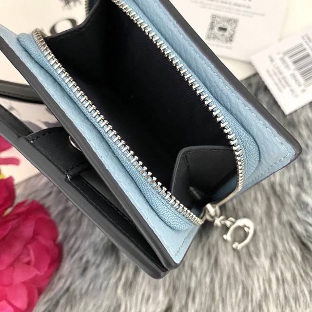 COACH - 新品☆COACH(コーチ)ライトブルー レザー 折り財布の通販 by ...