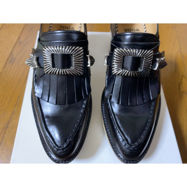 TOGA PULLA(トーガプルラ)のtoga トーガ  ローファー　ウッドソール　パンプス　トーガプルラ レディースの靴/シューズ(ローファー/革靴)の商品写真
