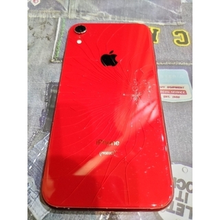 アイフォーン(iPhone)のiPhoneXR 　iPhone　XR背面割れ　赤色(スマートフォン本体)