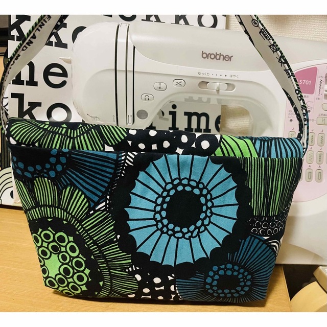 marimekko(マリメッコ)の最終値下げ！マリメッコ ショルダーバッグ ハンドメイド ハンドメイドのファッション小物(バッグ)の商品写真