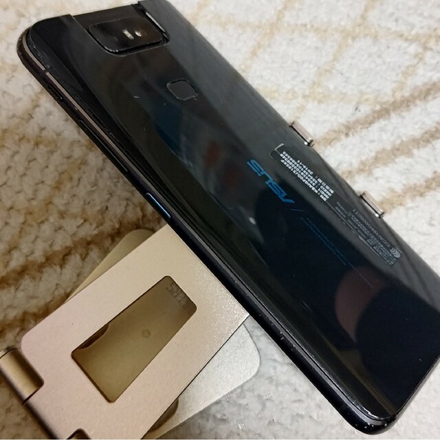 ASUS(エイスース)の【訳あり品】ASUS ZenFone6 ZS630KL-BK256S8 スマホ/家電/カメラのスマートフォン/携帯電話(スマートフォン本体)の商品写真