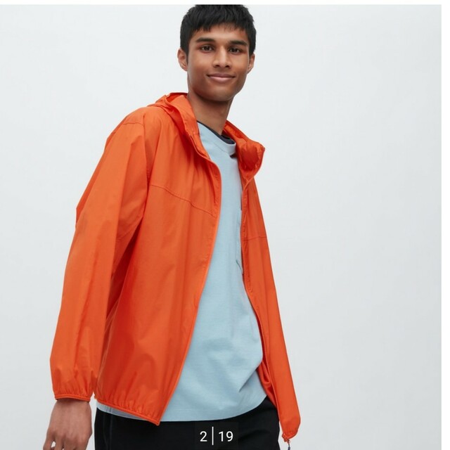 UNIQLO(ユニクロ)のユニクロ ポケッタブルUVカットパーカ M オレンジ 新品未使用 撥水 メンズのジャケット/アウター(ナイロンジャケット)の商品写真