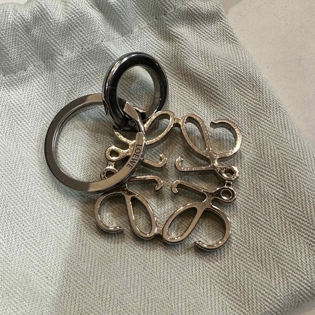 LOEWE - 値下げ! ロエベ アナグラム チャーム キーリングの通販 by あ