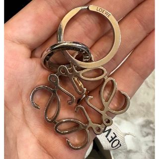 値下げ☆未開封 LOEWE ロエベ アナグラム キーリング チャーム 値下げ☆未開封 LOEWE ロエベ アナグラム キーリング チャーム