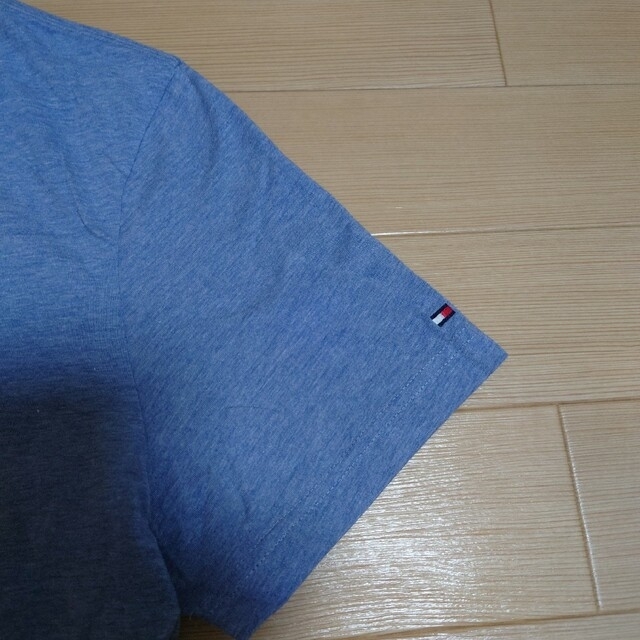 TOMMY HILFIGER(トミーヒルフィガー)のトミーヒルフィガー　VネックTシャツ メンズのトップス(Tシャツ/カットソー(半袖/袖なし))の商品写真