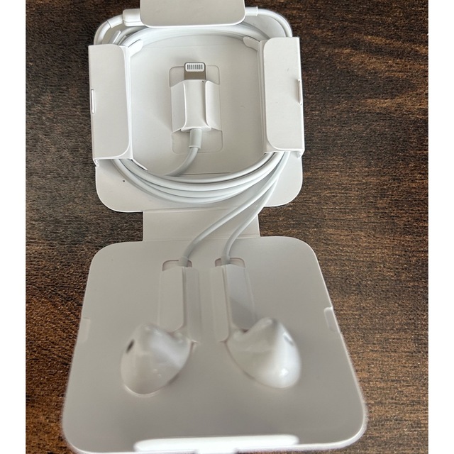 Apple(アップル)のiPhone 純正イヤホン スマホ/家電/カメラのオーディオ機器(ヘッドフォン/イヤフォン)の商品写真