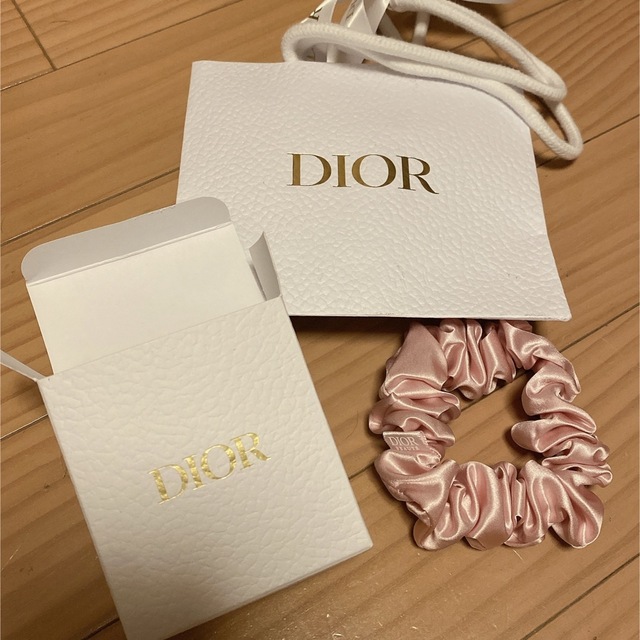 Dior(ディオール)のDior ノベルティ シュシュ レディースのヘアアクセサリー(ヘアゴム/シュシュ)の商品写真