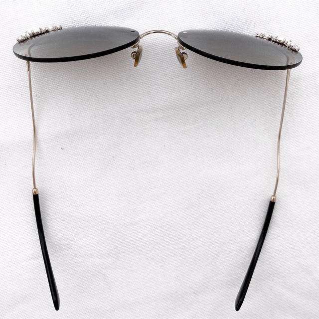 miumiu(ミュウミュウ)のMIUMIU ミュウミュウ　サングラス　アイウェア　眼鏡　パール　クリスタル レディースのファッション小物(サングラス/メガネ)の商品写真