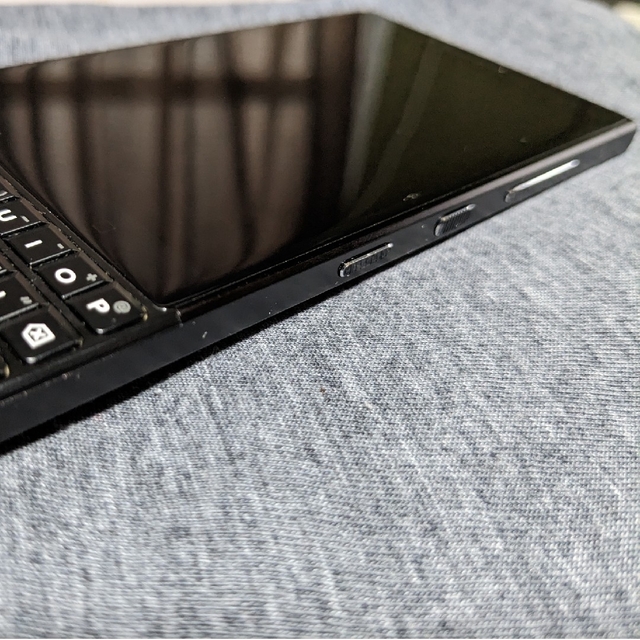 BlackBerry(ブラックベリー)のBlackBerry KEY2 128GB ブラック BBF1009 スマホ/家電/カメラのスマートフォン/携帯電話(スマートフォン本体)の商品写真