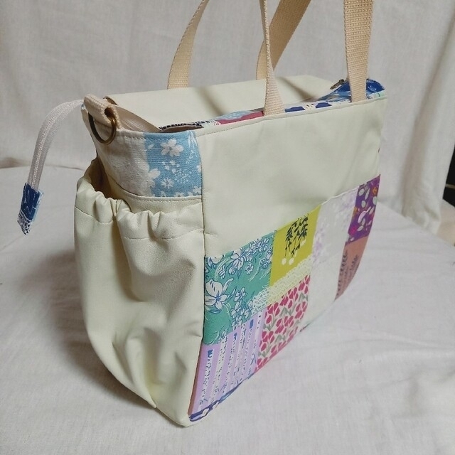手作り☆花柄パッチワーク&クリーム合皮の口布ファスナー付き 手作り☆花柄パッチワーク&クリーム合皮の口布ファスナー付き