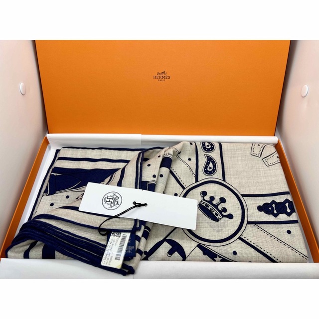 Hermes(エルメス)の新品 エルメス  2023新作 バンダナ カシミヤ ショール  140 レディースのファッション小物(バンダナ/スカーフ)の商品写真