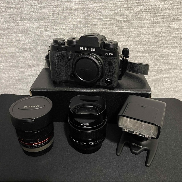 富士フイルム(フジフイルム)の週末限定富士フイルム XT2 本体 35mm単焦点 SAMYANG 魚眼レンズ スマホ/家電/カメラのカメラ(ミラーレス一眼)の商品写真