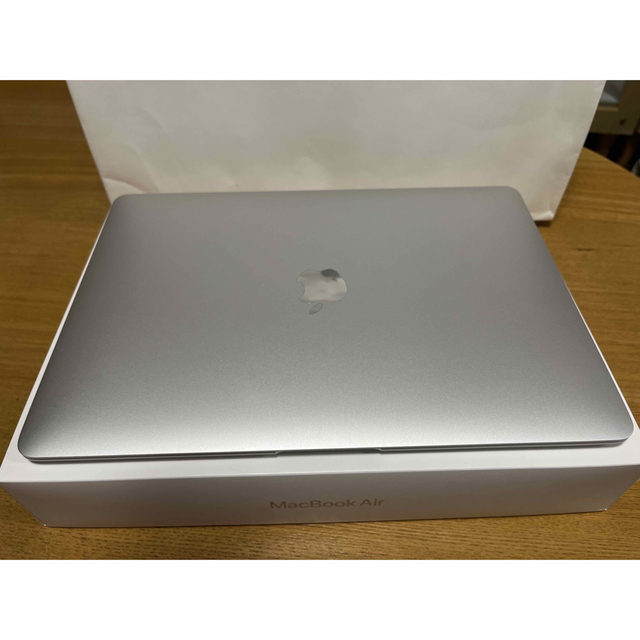 Apple(アップル)の【美品】APPLE MacBook Air MGN93J/A スマホ/家電/カメラのPC/タブレット(ノートPC)の商品写真