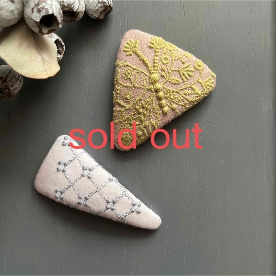 soldout⑥19ミナペルホネン　ハンドメイド　パッチンピン　ヘアアクセサリー ハンドメイドのアクセサリー(ヘアアクセサリー)の商品写真